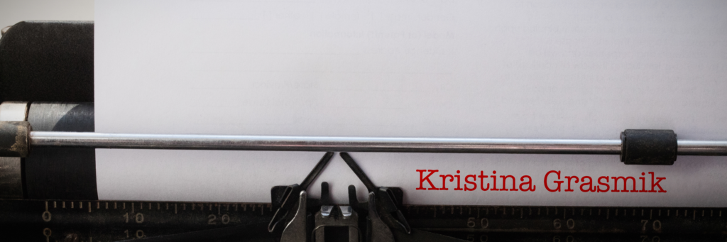 Kristina Grasmik – Über Schreibmaschine mit einem Blatt Papier.